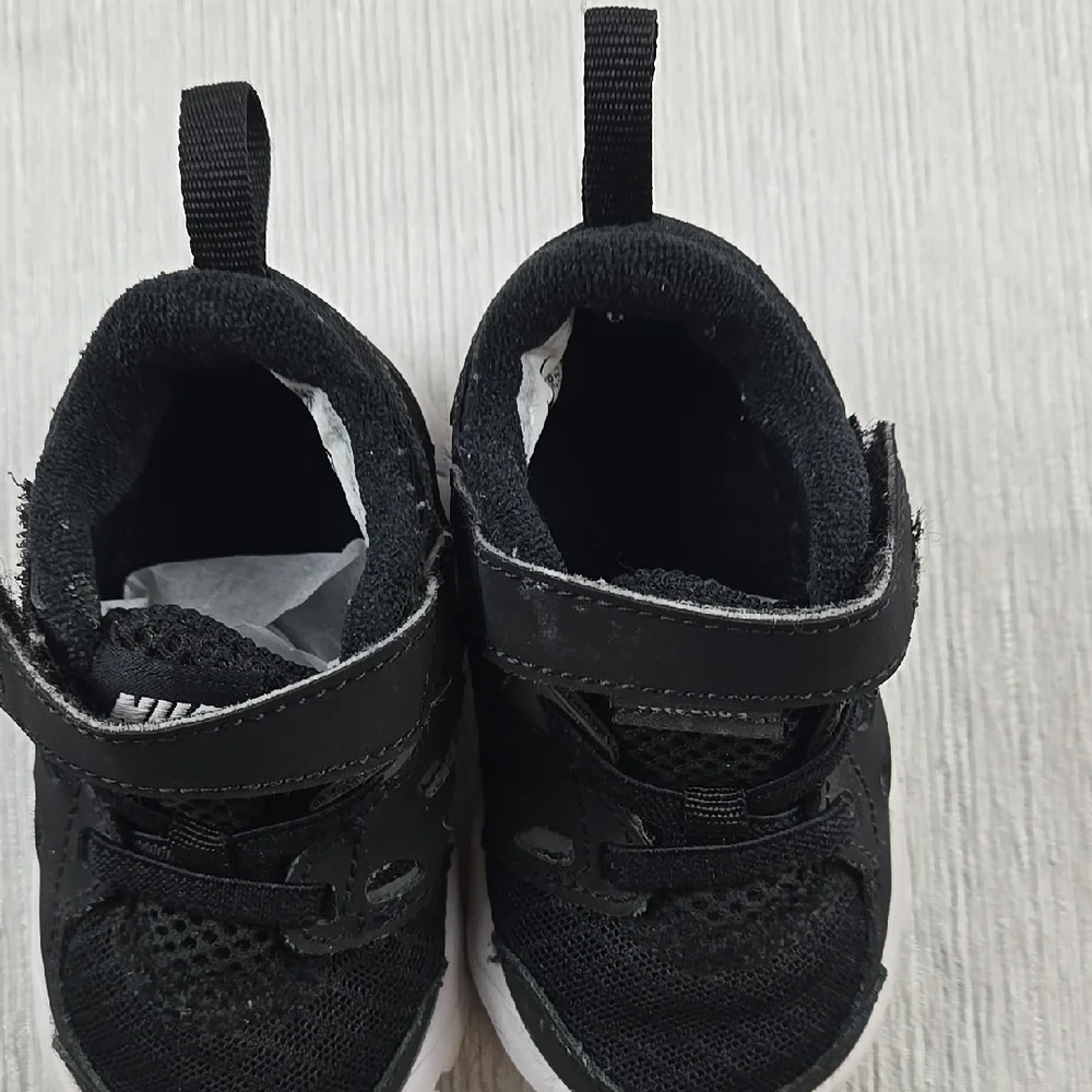 Nike Black and White Sneakers with Ankle Support‎